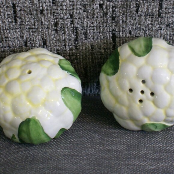 Set of Cauliflower Salt Pepper Shakers Ceramic New Round White Dinner Kitchen - Picture 1 of 5